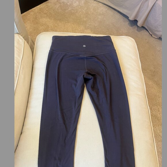 Elation Ultra High Rise 7/8 Legging in a steel grey/plum color - Picture 2 of 3